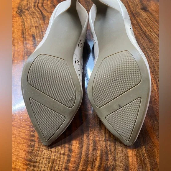 Gently Used Lauren Conrad pumps size 8 - Picture 7 of 10